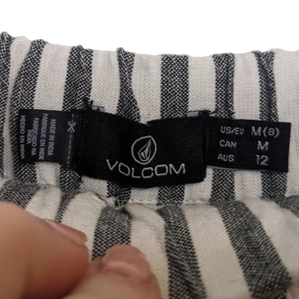NWOT Volcom Women's Sunday Strut Engineer Stripe Short M - Picture 7 of 16